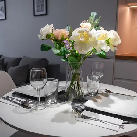 Downtown - Workspace, Park & Metro Nearby - Rentujemy Varsóvia