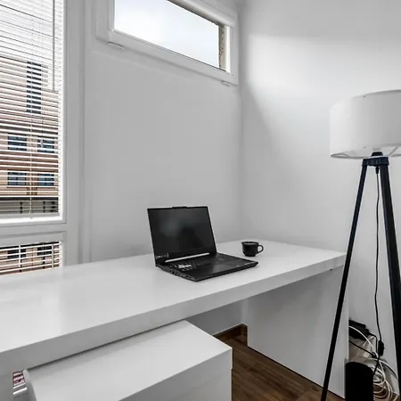 Apartment Downtown - Workspace, Park & Metro Nearby - Rentujemy Warschau