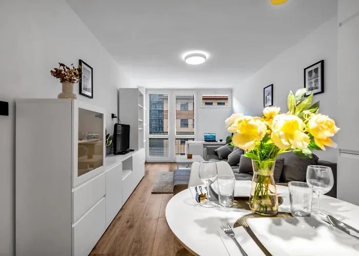 Apartman Downtown - Workspace, Park & Metro Nearby - Rentujemy Varsó