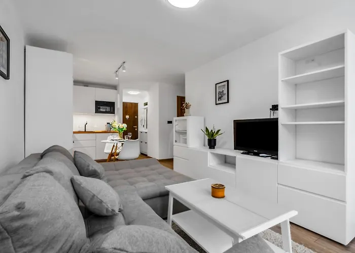 Downtown - Workspace, Park & Metro Nearby - Rentujemy Varsó