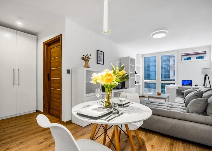 Downtown - Workspace, Park & Metro Nearby - Rentujemy Apartman