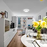 Lägenhet Downtown - Workspace, Park & Metro Nearby - Rentujemy Warszawa
