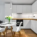 Downtown - Workspace, Park & Metro Nearby - Rentujemy Lägenhet *